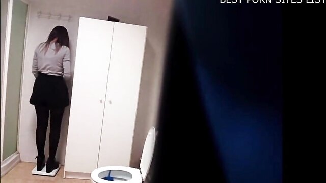 hot secretary pees on cam