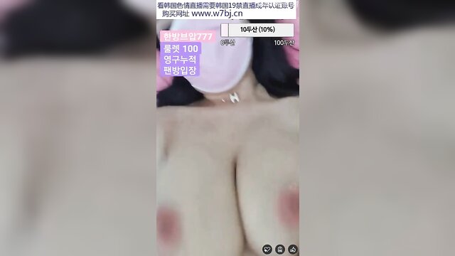 korean babe shows tits